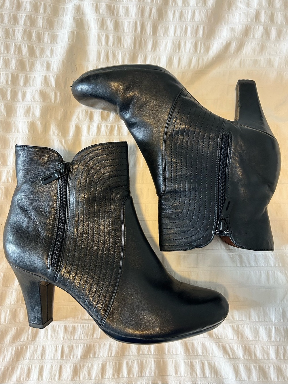 Clarks Women’s Black Leather Ankle Boots with Double Side Zip